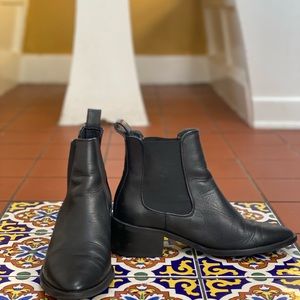 & other stories Black Pointed Toe Chelsea Boots